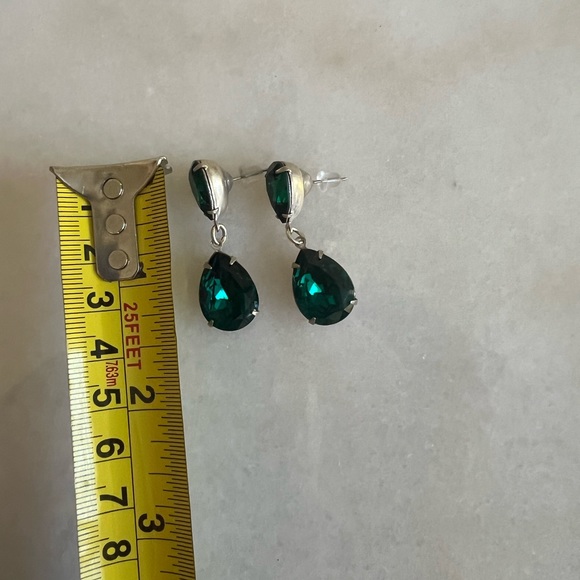 Holiday Oval Emerald Green Jewelry Set! Glitzy Shiny Sparkly Chocker Earring Set - Picture 4 of 5